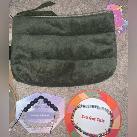 NWT. 6 item accessories bundle. - Picture 6 of 6